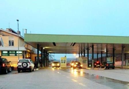 Hiqen taksat doganore Shqiperi-Kosove per bizneset eksportuese te fruta-perimeve
